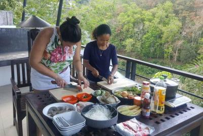 Clase privada de cocina tailandesa - Cocinar, comer y divertirse