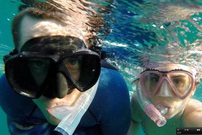 Esnórquel en el arrecife matutino y aventura de navegación desde  Esnórquel en el arrecife matutino y aventura de navegación desde