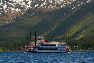 Emerald Bay Cruise de Lake Tahoe en M.S. Dixie II Emerald Bay Cruise de Lake Tahoe en M.S. Dixie II