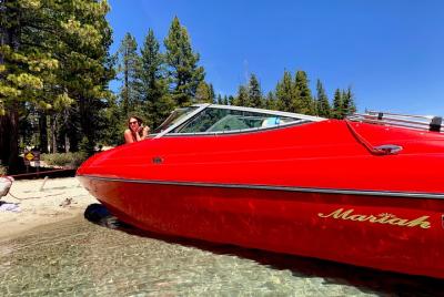 Alquiler de barcos a motor de lujo en el hermoso lago Tahoe