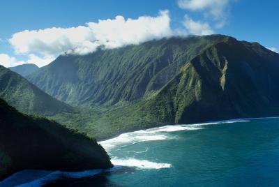 Excursión privada en helicóptero sobre los acantilados de Moloka Excursión privada en helicóptero sobre los acantilados de Moloka'i con aterrizaje desde Lana'i