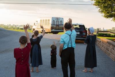 ¡Picnic al atardecer con una familia Amish! ¡Picnic al atardecer con una familia Amish!