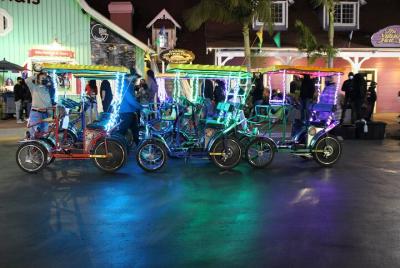 Paseos nocturnos de Surrey iluminados con LED en Long Beach Shoreline Village Paseos nocturnos de Surrey iluminados con LED en Long Beach Shoreline Village