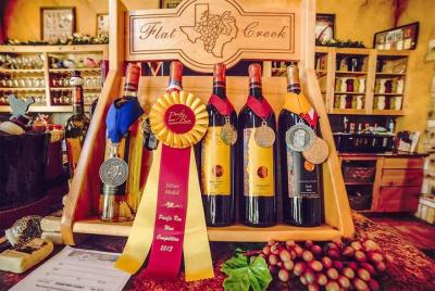 Visita a la bodega y comida de 3 platos con vino en Marble Falls Visita a la bodega y comida de 3 platos con vino en Marble Falls