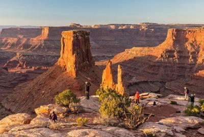 Fotografía de amanecer en Dead Horse Point y el Parque Nacional C Fotografía de amanecer en Dead Horse Point y el Parque Nacional C