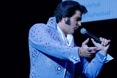 Elvis Live Tribute Show protagonizado por Alex Mitchell Elvis Live Tribute Show protagonizado por Alex Mitchell