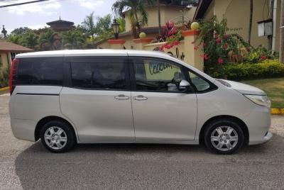 Traslado privado del aeropuerto a Couples Swept Away Resort Negri Traslado privado del aeropuerto a Couples Swept Away Resort Negri