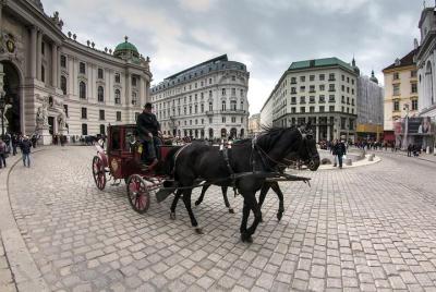 Excursión privada autoguiada de Budapest a Viena