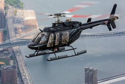 Recorrido en helicóptero por el horizonte de la ciudad de Nueva Y Recorrido en helicóptero por el horizonte de la ciudad de Nueva Y