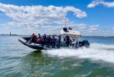 Paseo en barco por la Estatua de la Libertad y el Puente de Brook Paseo en barco por la Estatua de la Libertad y el Puente de Brook