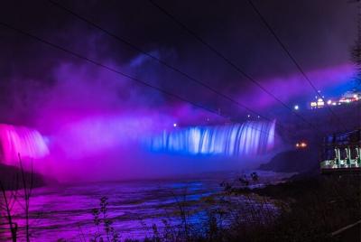Tour de iluminación nocturna de las cataratas del Niágara: catara