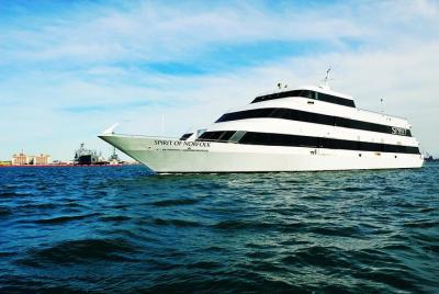 Crucero de la cena Spirit of Norfolk en el río Elizabeth