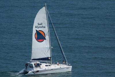 Navegación por el océano en un catamarán de vela desde Ocean City