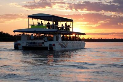 Crucero al atardecer en el río Zambezi