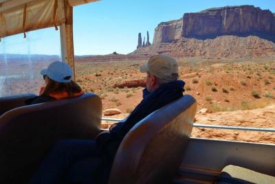 Excursión por tierra y aire por Monument Valley (MVJ)