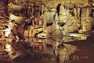 Entrada a la cueva sin nombre con visita guiada a la cueva Entrada a la cueva sin nombre con visita guiada a la cueva