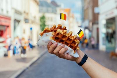 Su tour privado de comida belga a medida con un local