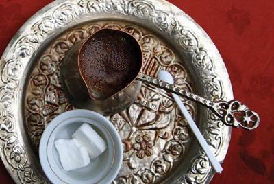 Artesanía tradicional bosnia, medio día - hágalo usted mismo - Ta