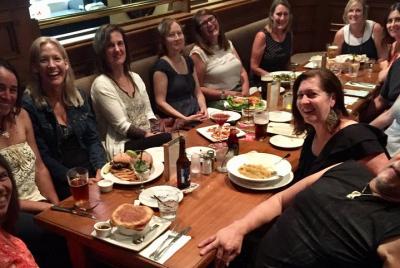 Recorrido a pie de cócteles e historia en el centro de Santa Bárb