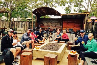 Paseo en bicicleta por la fábrica de cerveza del condado de Sonoma Paseo en bicicleta por la fábrica de cerveza del condado de Sonoma