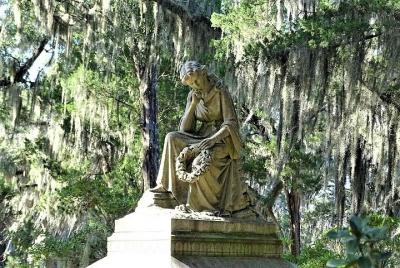 Bonaventure Cemetery Walking Tour with Transportation