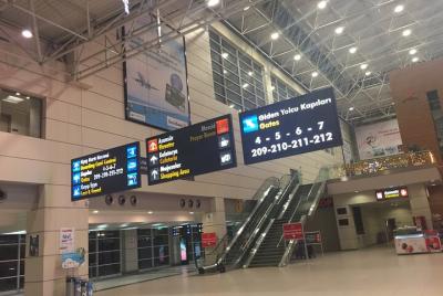 Traslado privado de llegada: aeropuerto de Antalya a la ciudad vi