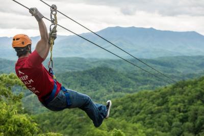 Experiencia de tirolesa de 7 líneas en Sevierville Experiencia de tirolesa de 7 líneas en Sevierville