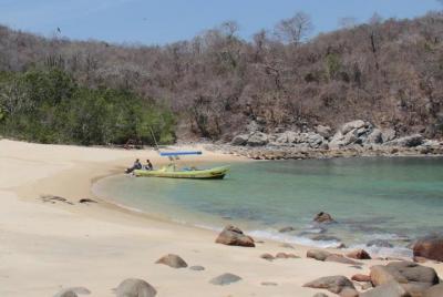 Excursión por la costa en Huatulco: Excursión privada en siete ba