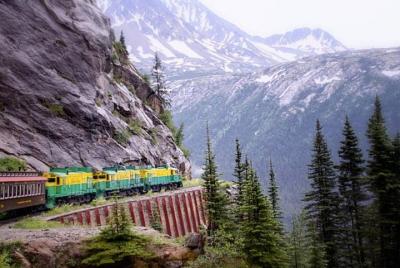 Excursión en la costa de Skagway: White Pass Summit Rail y autobú
