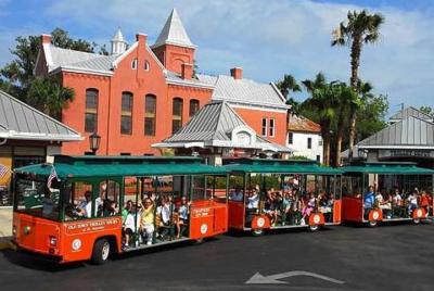 Tour en tranvía con paradas libres por San Agustín Tour en tranvía con paradas libres por San Agustín