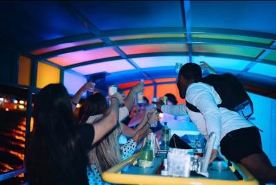 Tour Rhythm of the Night: crucero n. ° 1 con bebidas alcohólicas  Tour Rhythm of the Night: crucero n. ° 1 con bebidas alcohólicas