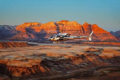 55 Mile - Tour en helicóptero por el Parque Nacional Zion 55 Mile - Tour en helicóptero por el Parque Nacional Zion