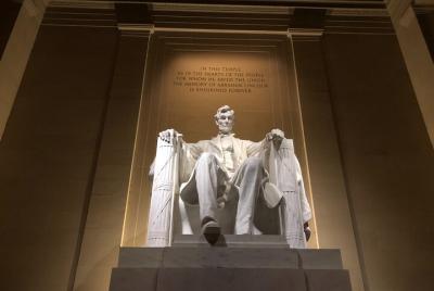 Visita guiada nocturna a los monumentos de Washington DC y Virgin