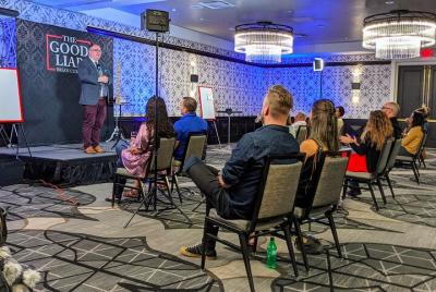 Espectáculo de magia y lectura de la mente: Brian Curry, el buen 