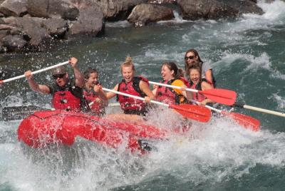Aventura de rafting en aguas bravas del Parque Nacional Glacier d