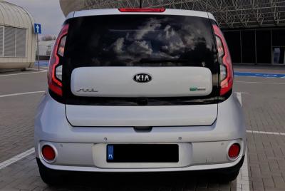 Traslado del aeropuerto de Cracovia en coche eléctrico Traslado del aeropuerto de Cracovia en coche eléctrico