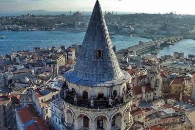 Torre de Galata y desayuno en la azotea