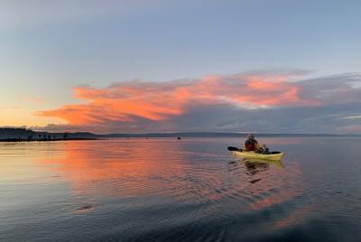 Tour guiado en kayak al atardecer por el lago Yellowstone