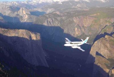Tour panorámico de vuelo sobre el Parque Nacional de Yosemite Tour panorámico de vuelo sobre el Parque Nacional de Yosemite