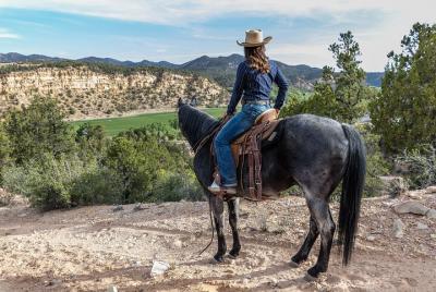 Tour a caballo por el sendero a caballo del East Zion Resort Tour a caballo por el sendero a caballo del East Zion Resort