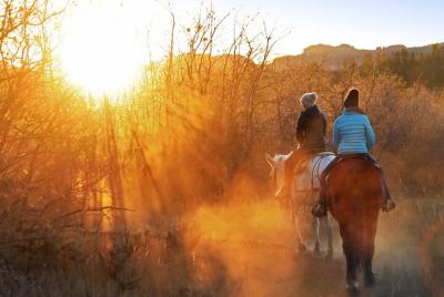 Paseo a caballo al atardecer por el este de Zion Paseo a caballo al atardecer por el este de Zion