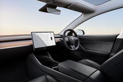 Traslado de salida del aeropuerto de Adelaida en un Tesla Model3  Traslado de salida del aeropuerto de Adelaida en un Tesla Model3