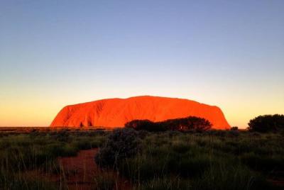 Tour de observación del atardecer en grupos pequeños de Uluru Tour de observación del atardecer en grupos pequeños de Uluru