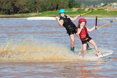 Pase de Wakeboard / Kneeboard de 4 horas Pase de Wakeboard / Kneeboard de 4 horas