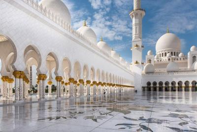 Visita Abu Dhabi con la Gran Mezquita por la mañana