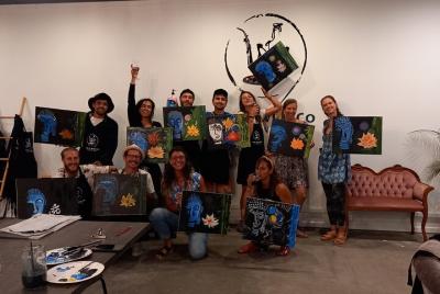 Clase de arte y vino para adultos en Byron Bay