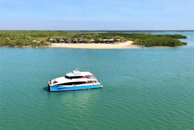 Crab Claw Island Resort Cruise y Seafood Buffet Crab Claw Island Resort Cruise y Seafood Buffet