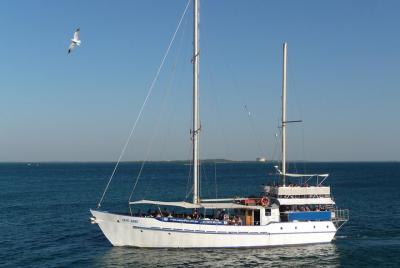 Darwin Sunset Dinner Cruise en Cape Adieu