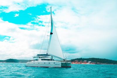 Alquiler de yate sin tripulación de 5 noches a bordo de Cattitude Alquiler de yate sin tripulación de 5 noches a bordo de Cattitude