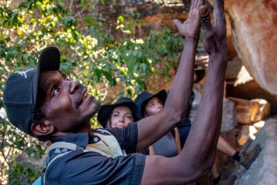Recorrido de un día por Arnhem Land Injalak Hill desde Jabiru